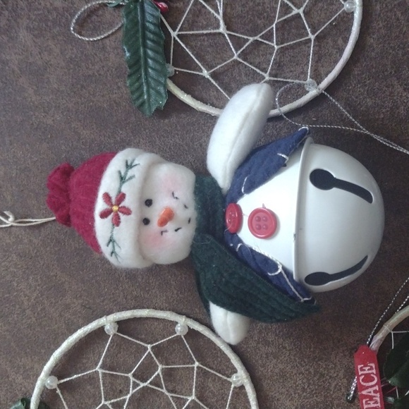 5 ornaments altogether: peace, hope, +2 dreamcatcher style and a snowman bell. - Picture 2 of 6